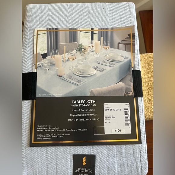 FieldCrest Luxury, table cloth with storage bag. - Picture 2 of 4